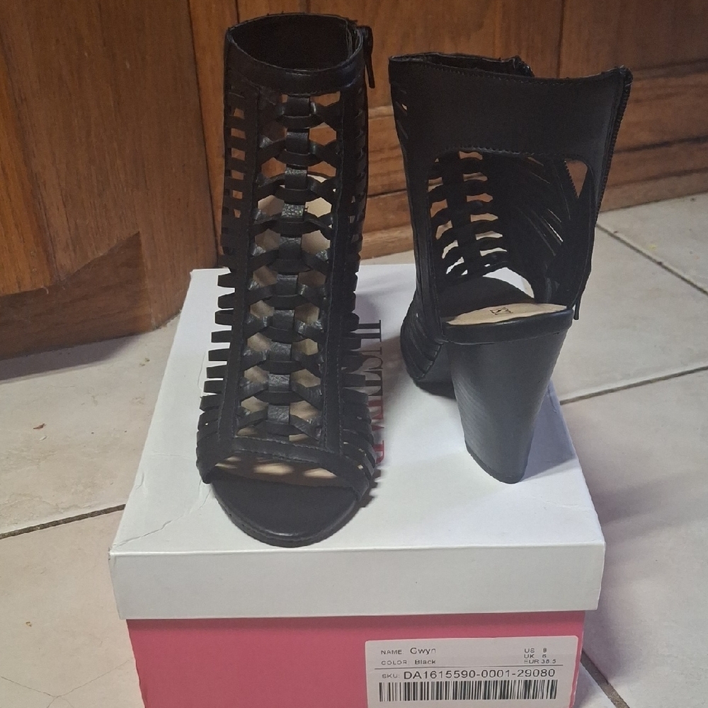 Stylish Black Heeled Sandals